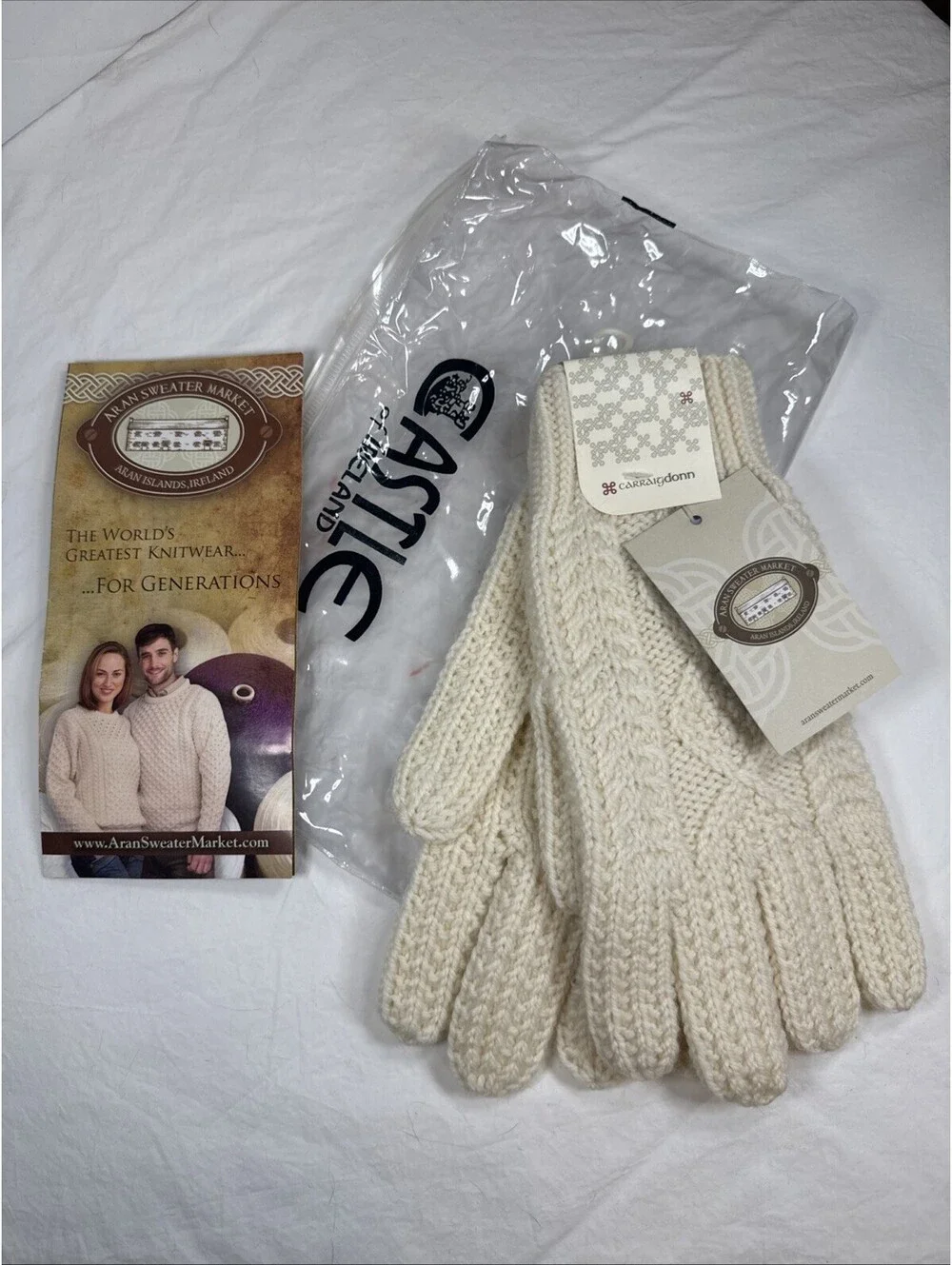 New Authentic Aran Sweater Market Irish Wool Gloves Cream Cable Knit - NWT A3-3